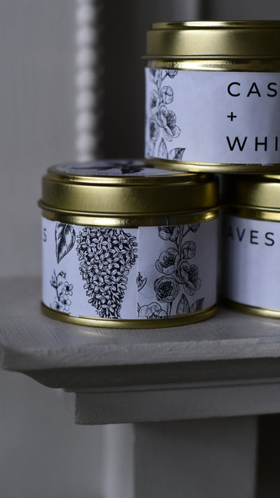 Cassis, Green Leaves & White Flowers Candle – 70g Gold Tin
