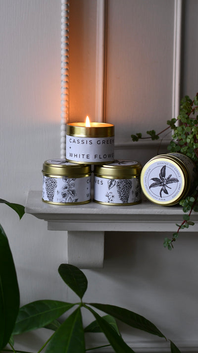 Cassis, Green Leaves & White Flowers Candle – 70g Gold Tin
