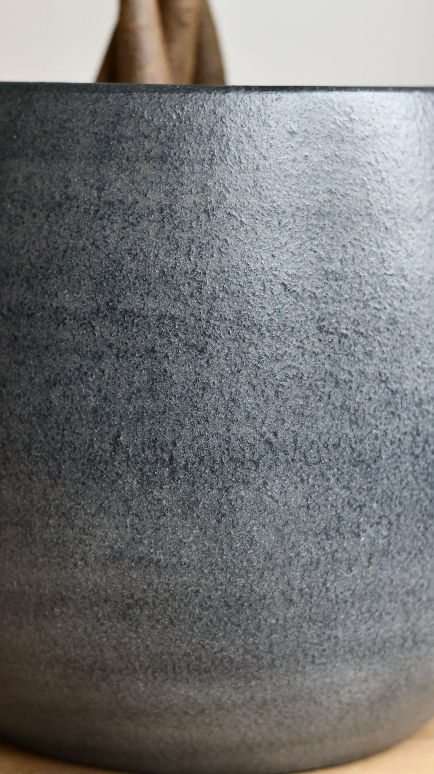 The Graphite Curve Pot 25cm Plant Pot