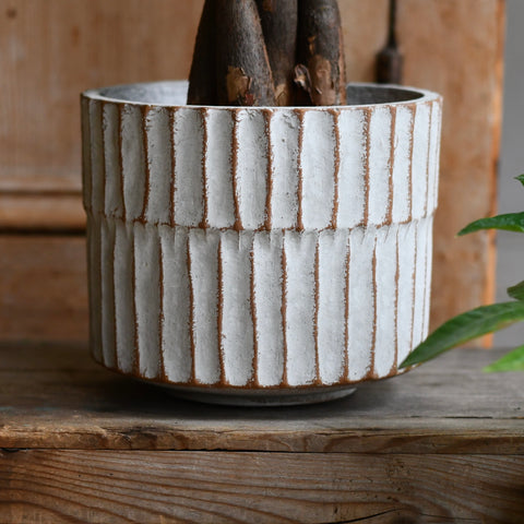 Apiro Pot – Textured Ceramic Plant Pot (12 x 15cm)