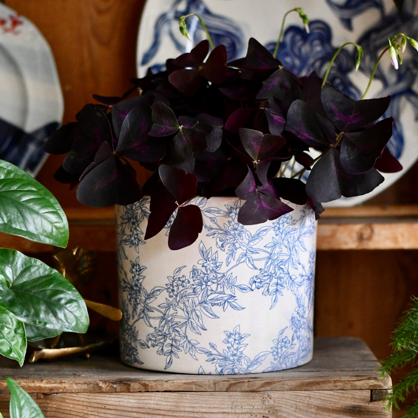 Vintage Foliage Indoor plant pot, Blue