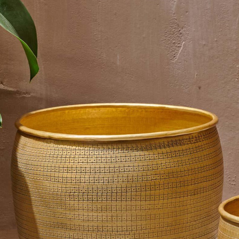 Tembesi Etched Planter medium brass